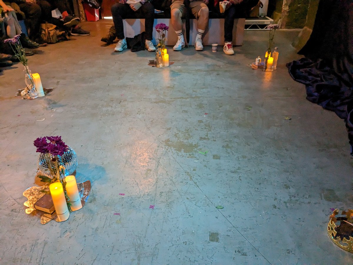 funloosescrew's tweet photo. just spent the morning at @lovesongprods Sing, River and oh my GOD!!! firstly look at the floor, so simple but SO gorgeous! also @nathanieljns deserves all the awards in the world for such an immense display of vulnerability, huge congrats to the whole team :)) https://t.co/e7zNd96yZ8
