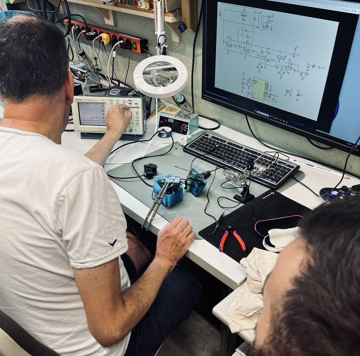 OpenBikeSensor's tweet image. Die Session zum Debugging + Fix für falsche Abstabdswerte geht spontan in eine zweite Runde

Nach der theoretischen Betrachtung zum Problemverständnis und Eingrenzung der Aufgabenstellung wurde ein Sensor mit auffälligen Werten ausgewählt und wird nun analysiert.
#OBSBarcamp