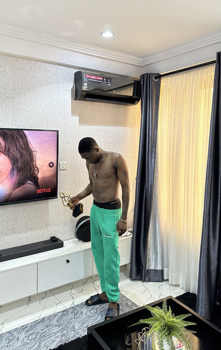 Obacruze's tweet image. Countdown. 8PM🥂🎥