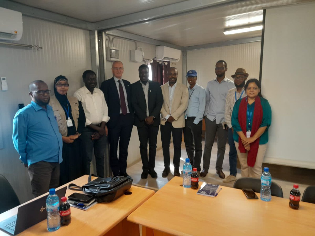 MikeNith1's tweet photo. My visit to #Kismayo ended on a perfect note when I had the opportunity to meet UK’s partners doing a phenomenal job in delivering development support to displaced people. The UK, #IOM #WFP #NRC &amp; #JubaFoundation are all working together with the Government of Jubaland. https://t.co/AnZNC9s9HP