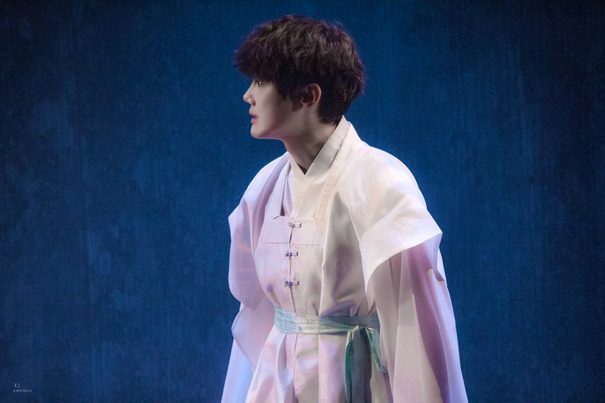 Xemicolon_pic's tweet photo. 220115 18:00  
뮤지컬 <칠칠> 
스페�� 커튼콜 '본디'  

무명 #유승현 

" 한 번만 더 이딴 짓 하면
다시는 네 앞에 나타나지 않을 거야. " https://t.co/EvTBBRD1rJ