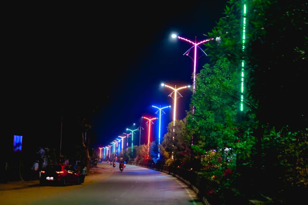KTR_News's tweet photo. Yellandu Municipality
Bhadradri Kothagudem District

Central Lighting and Greenery development of road in  @MC_Yellandu Municipality

#CentralLighting #Greenery
13/n @KTRBRS @HaripriyaBRS https://t.co/Knty4Nd8cN