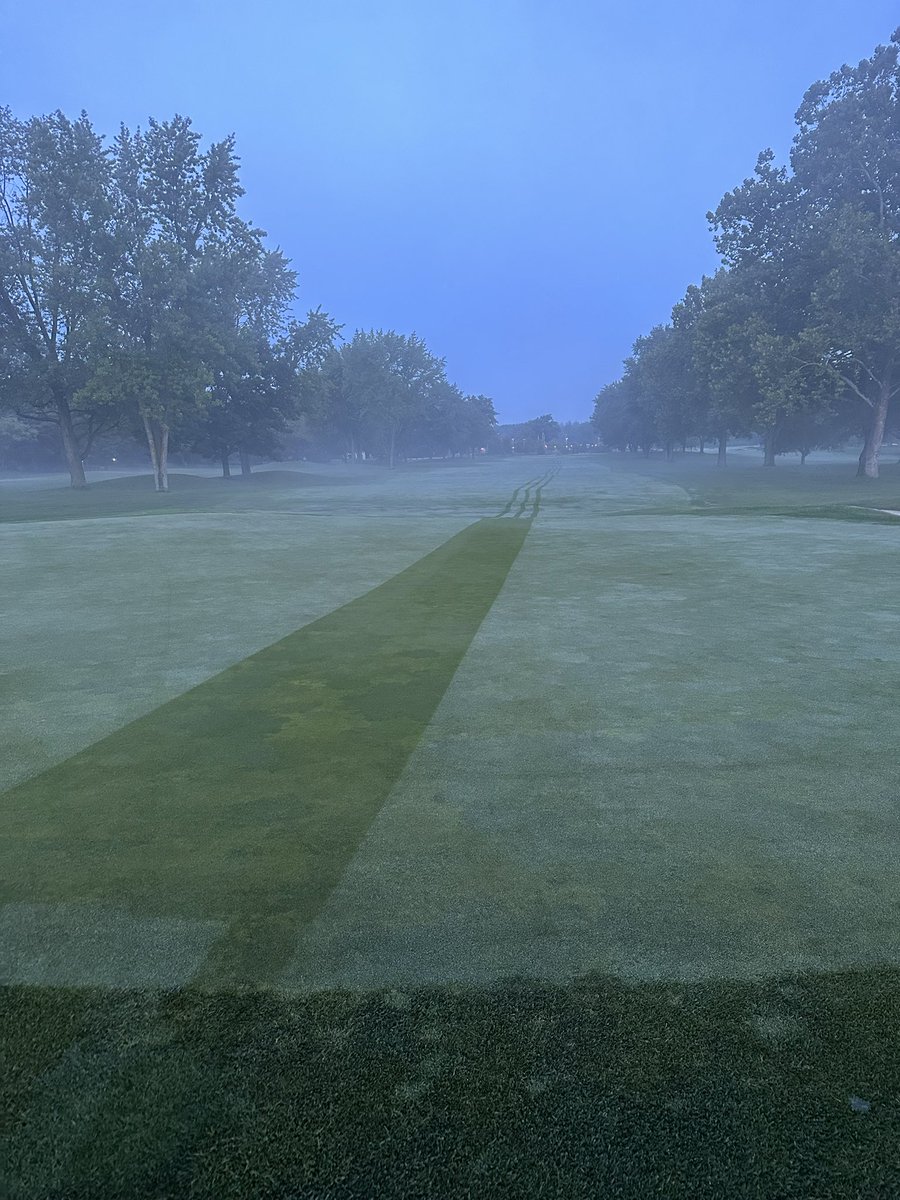 Moxtat's tweet photo. Just your standard #greenskeeper morning mowing photos https://t.co/qgQNDKzRHz