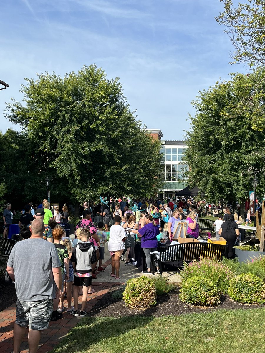 davakalt's tweet photo. Come see us at @attheworks for the 2023 Rally in the Alley while school supplies last! @Newark_Schools https://t.co/eXfEL1Sc7k