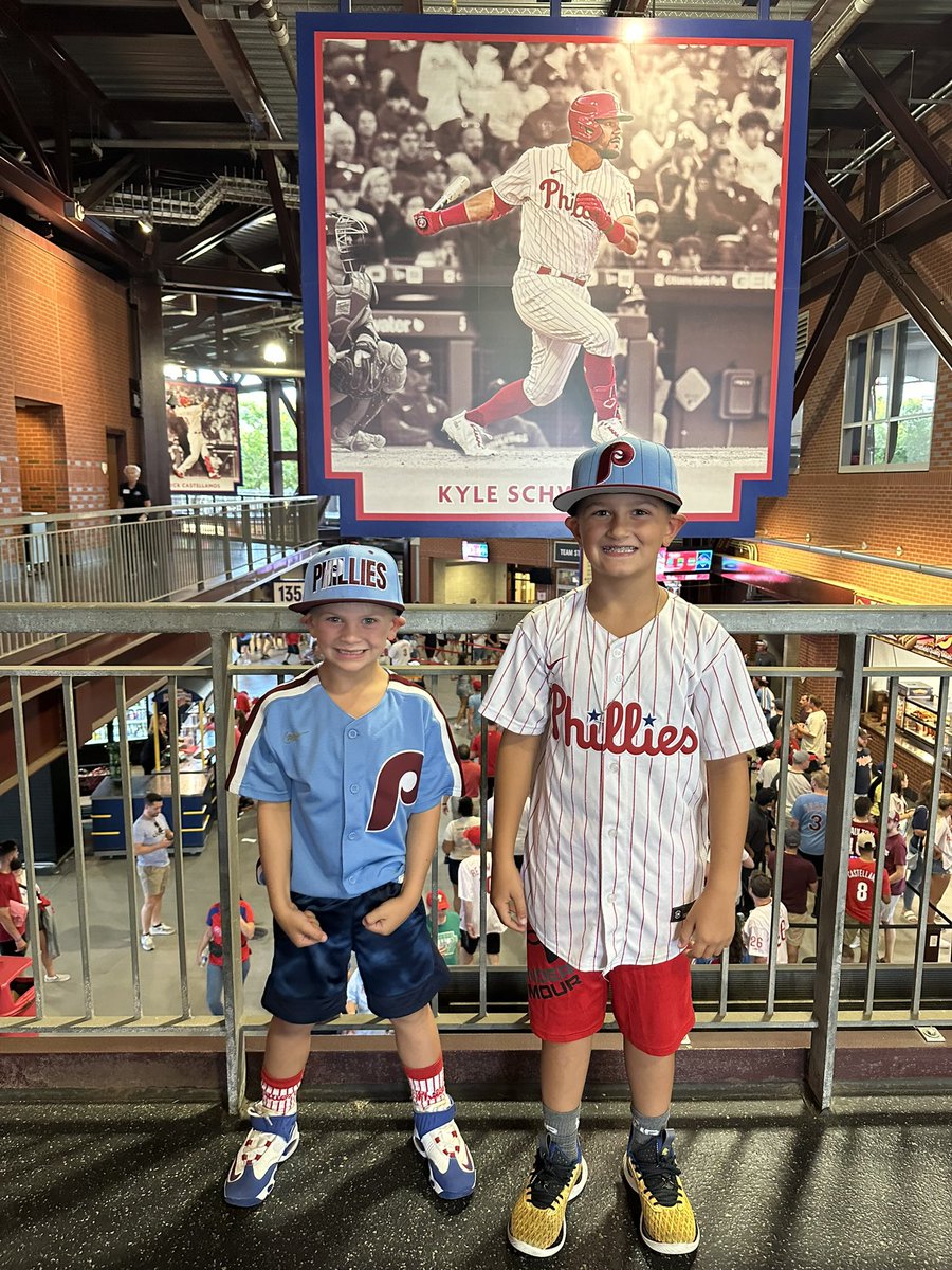 julisfab's tweet photo. @kschwarb12 biggest fans https://t.co/kUalXUEH4A