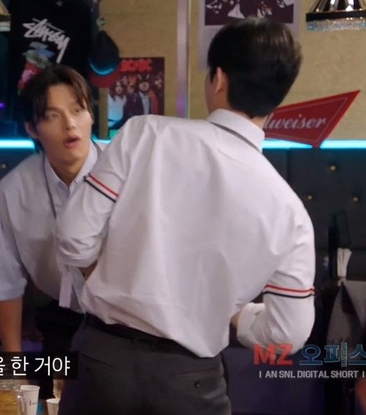 톰브라운 셔츠 메탈 시계 진원 .. 
진짜 마음이 힘들다 🤯😱...