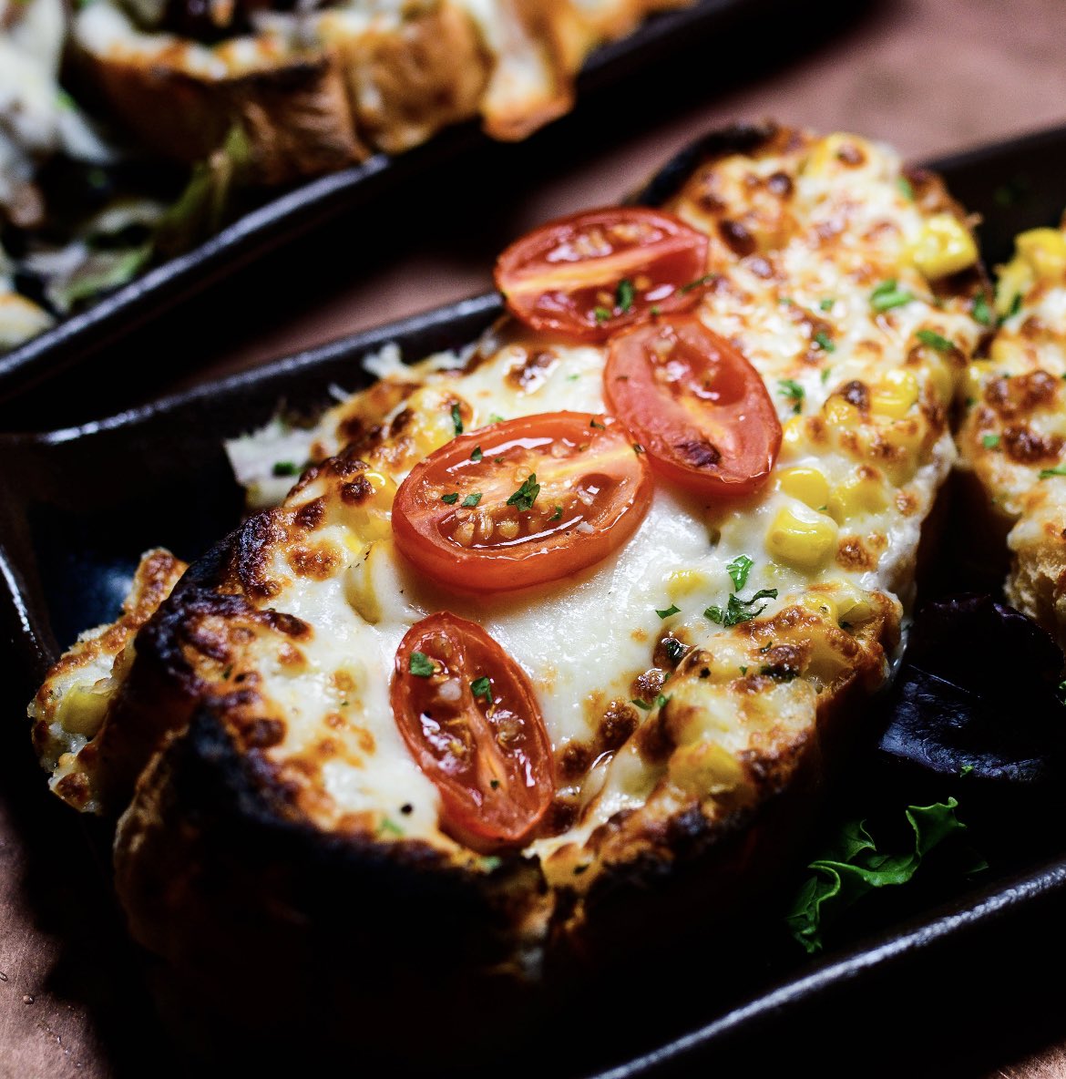 Happiness in toast form 🤤
Summer League Toast // herb-garlic butter grilled corn, grape tomatoes, mozzarella, ciabatta