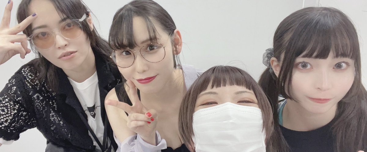 「楽屋でも #コンパス してるこぞう! コメント盛り上げ上手すぎるなみちゃん! つ」|まるこ♢ゆきりぃやまる👵🍖のイラスト