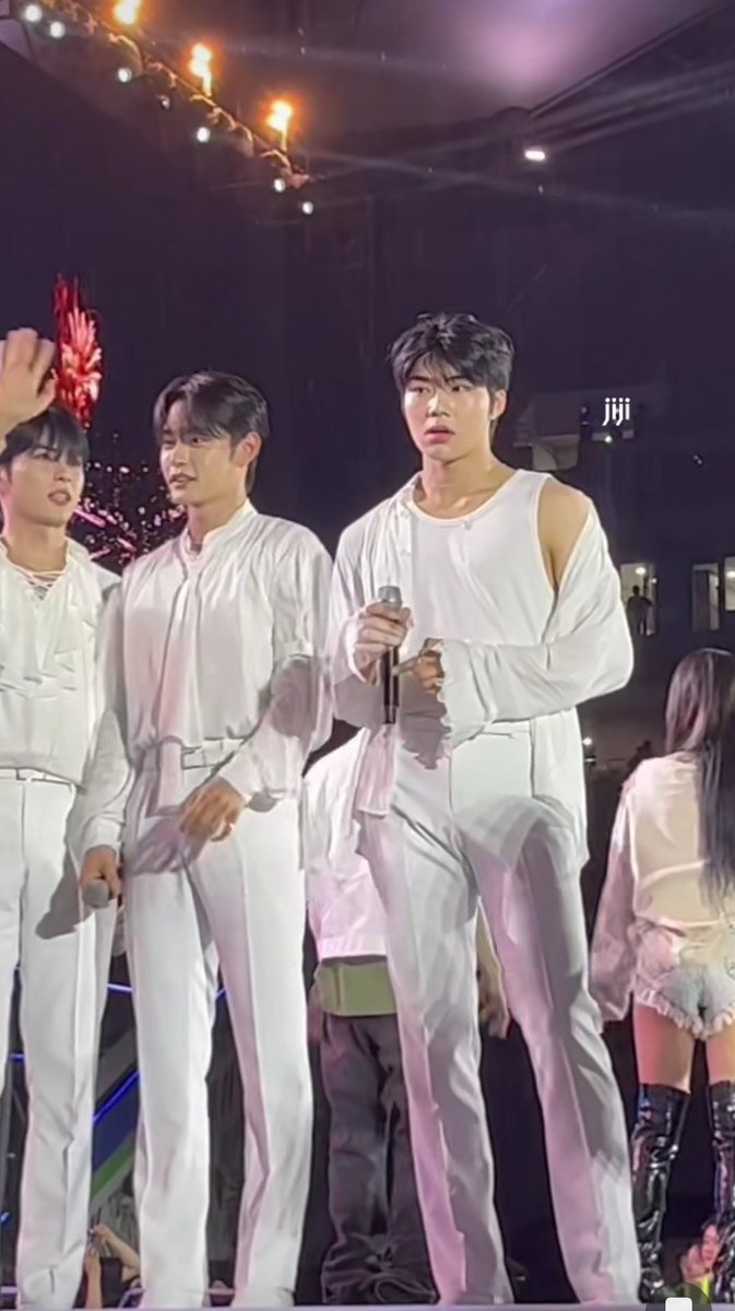 gvnwkie's tweet image. omg??! he's so so handsome