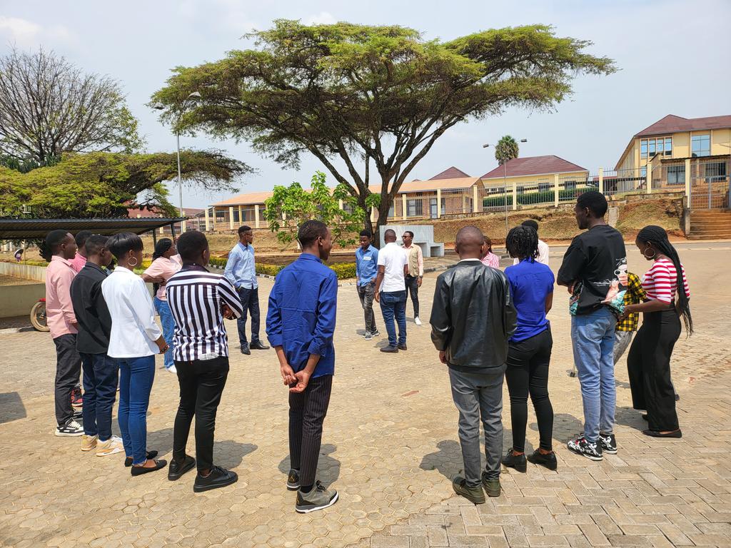 medsar_rwanda's tweet photo. Today, thanks to a team of facilitators from @CRASPD ; @Dismazo @SylvineLinda and @Gloire_Sebu ; MEDSAR members and some students from other faculties of @Uni_Rwanda through @rwanda_scorp, had a detailed and interactive #day1 workshop on Non-violent Communication.
#Peacebuilding https://t.co/JssYg49N3L