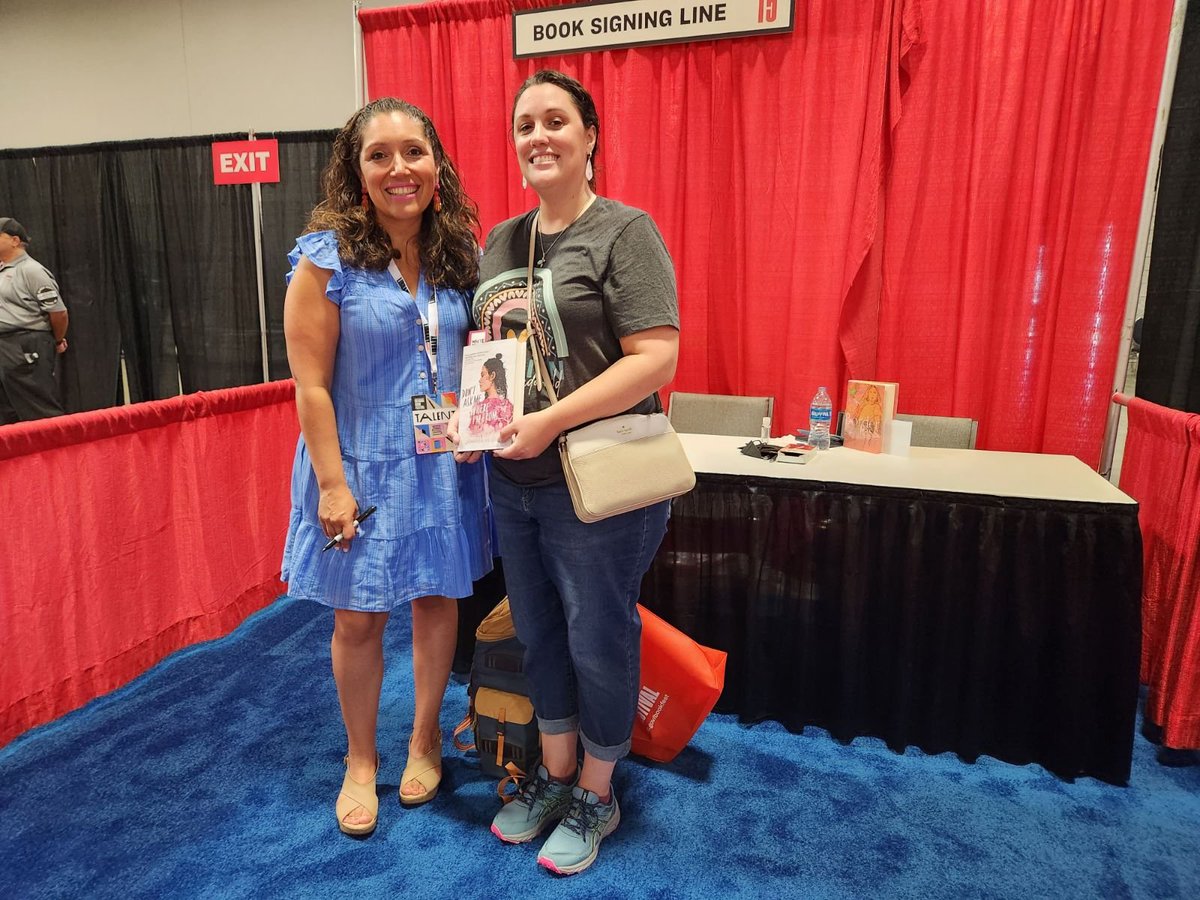 #NatBookFest Guess which Delaware Association of School Librarians officers met the author of Don't Ask Me Where I'm From?!  geeksofcolor.co/2020/08/18/don…