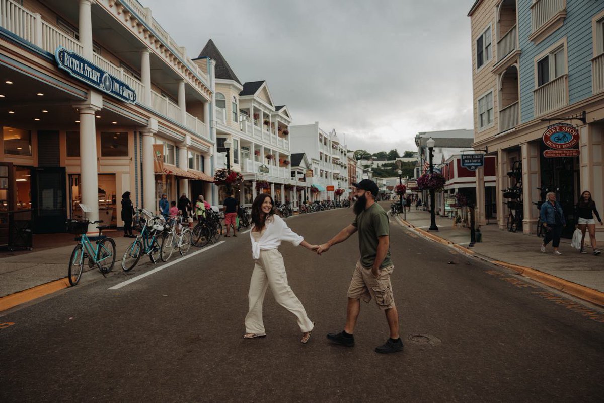 ThreadsMackinac's tweet image. Mackinac has a special superpower to put love on display.

📸 Courtney Trudo Photography

#mackinacisland #puremichigan #goodvibesgreatlakes
