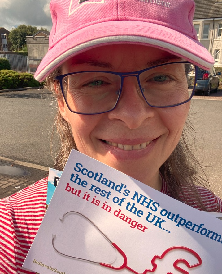 YesLinwood's tweet photo. Stall, Leaflets and Stones today in Linwood for @BelieveInScot #DayofAction :-) https://t.co/wJfczyRN7h
