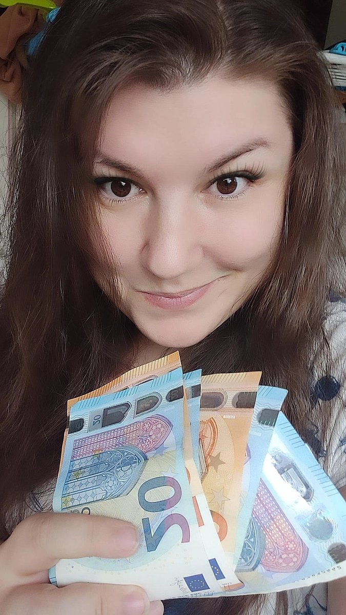 MistressJelena's tweet photo. Trotz des Regens bin ich Happy. Wieso? Wein eil paar Zahldeppen brav waren. 

Aber ich will mehr 😁

#humanatm #herrin #zahldepp #paymybills #geldistgeil https://t.co/TPjMgI6Po7