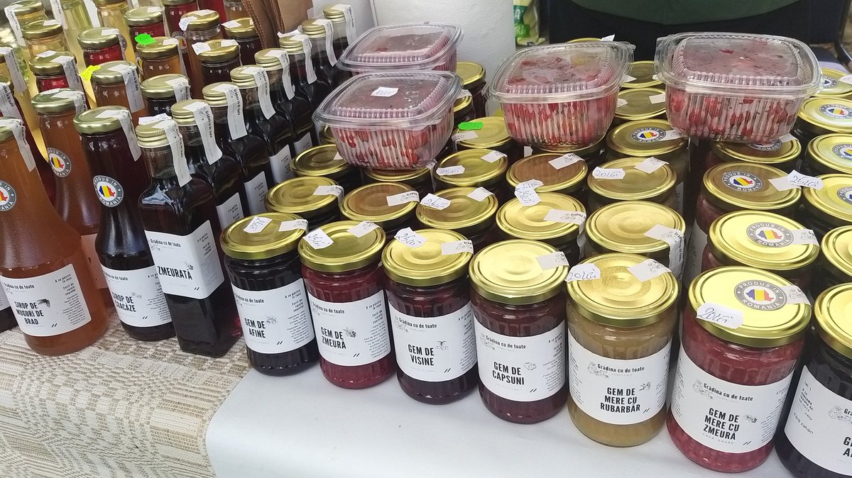 daria_pirvu's tweet photo. 🌳"Grădina cu de toate" din #Veseud @hartibaci livrează prin curierat şi in străinătate! Ultima aromă descoperită: dulceață de agrişi şi de ardei iute 🌶
Familia Bârsan: +40 728 149 610 https://t.co/afZoMd73Xo