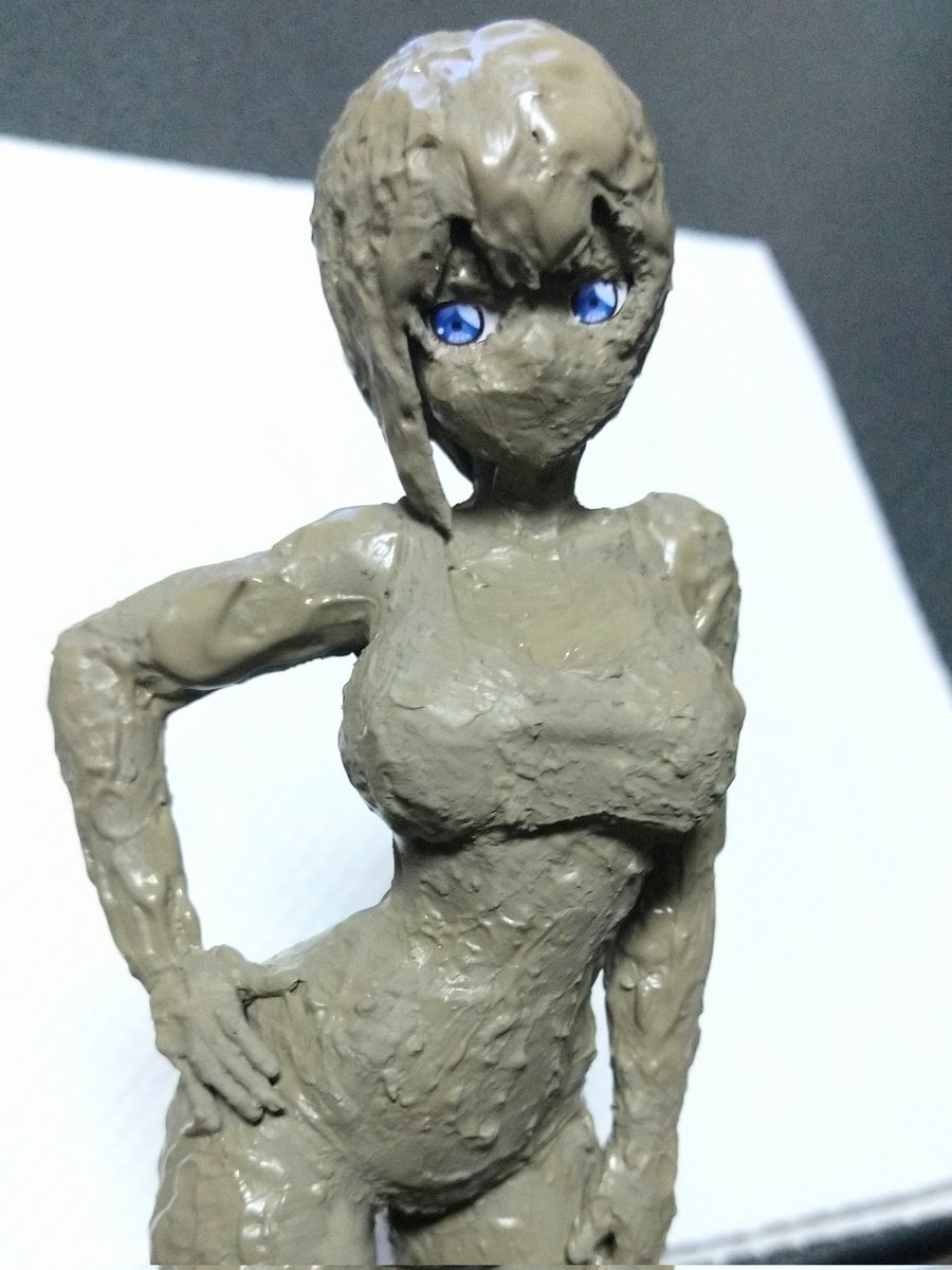 doranza02's tweet photo. 昨日のはさすがにカピカピ過ぎて泥もいうよりも乾いた土にしか見えなかったので、ウェットクリアーを混ぜた塗料で重ね塗りしてみた💡
あと目に貼ってたマスキングテープを剥がしたので人感が増した気がする https://t.co/tbVDwHlDdw