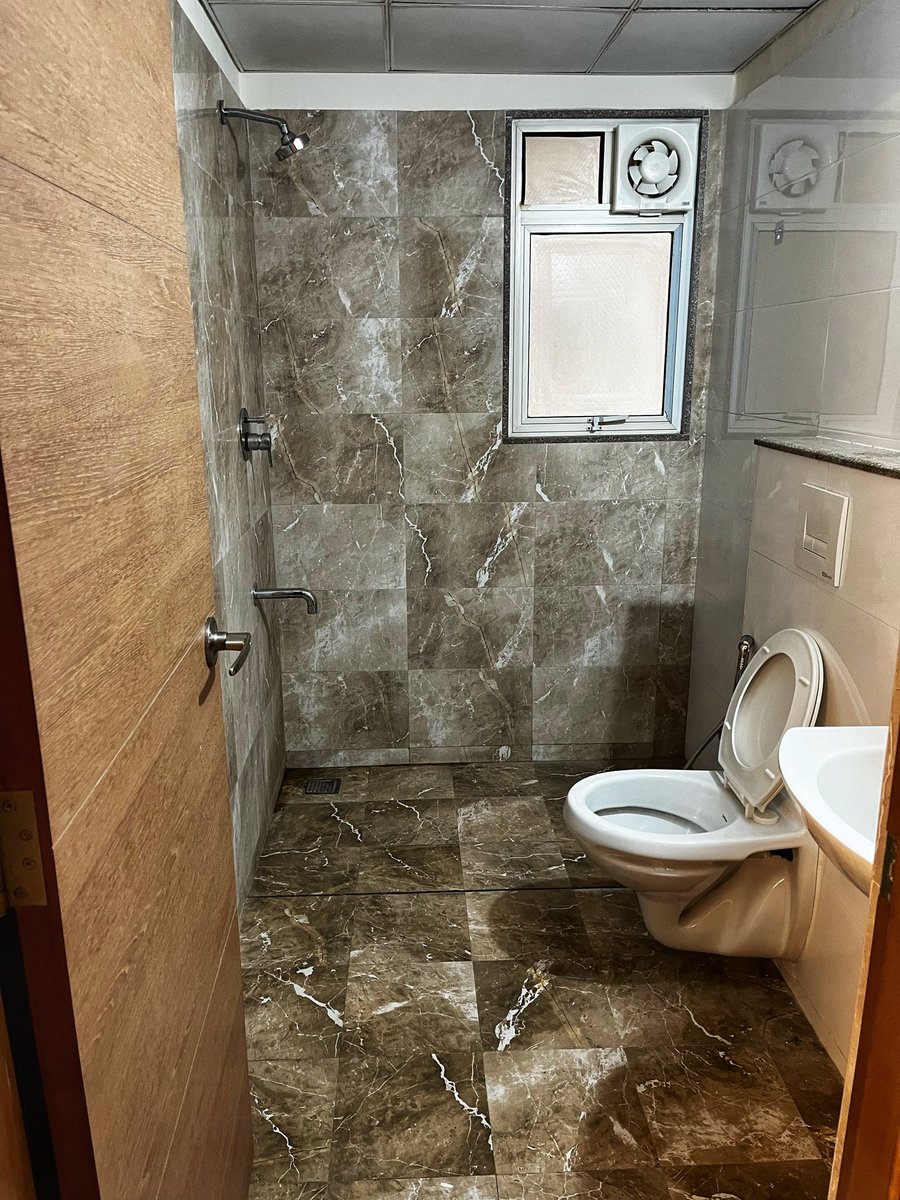 bansod07's tweet photo. Looking for 3rd Flatmate for a spacious &amp; furnished 3BHK in Divyasree Republic of Whitefield. Society has all the amenities including Gym, sport courts, Mini theatre, swimming pool etc. Rent:19k+maintenance, please DM or comment for more details. @BangaloreRoomi @fmrbangalore https://t.co/zhXEIJMhrb