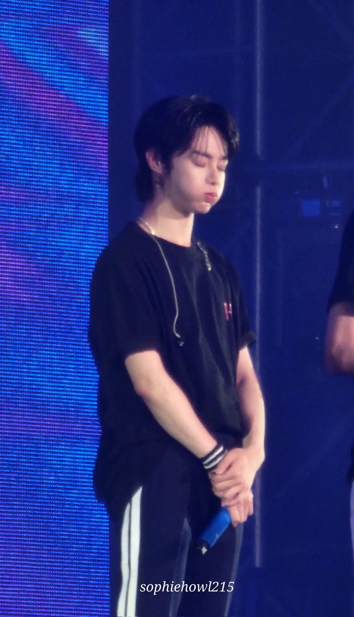 myserotoninhubi's tweet image. This has always been Hanbin’s way of stopping himself from crying. 

But this time, Hanbin’s tears are because of happiness ❤️