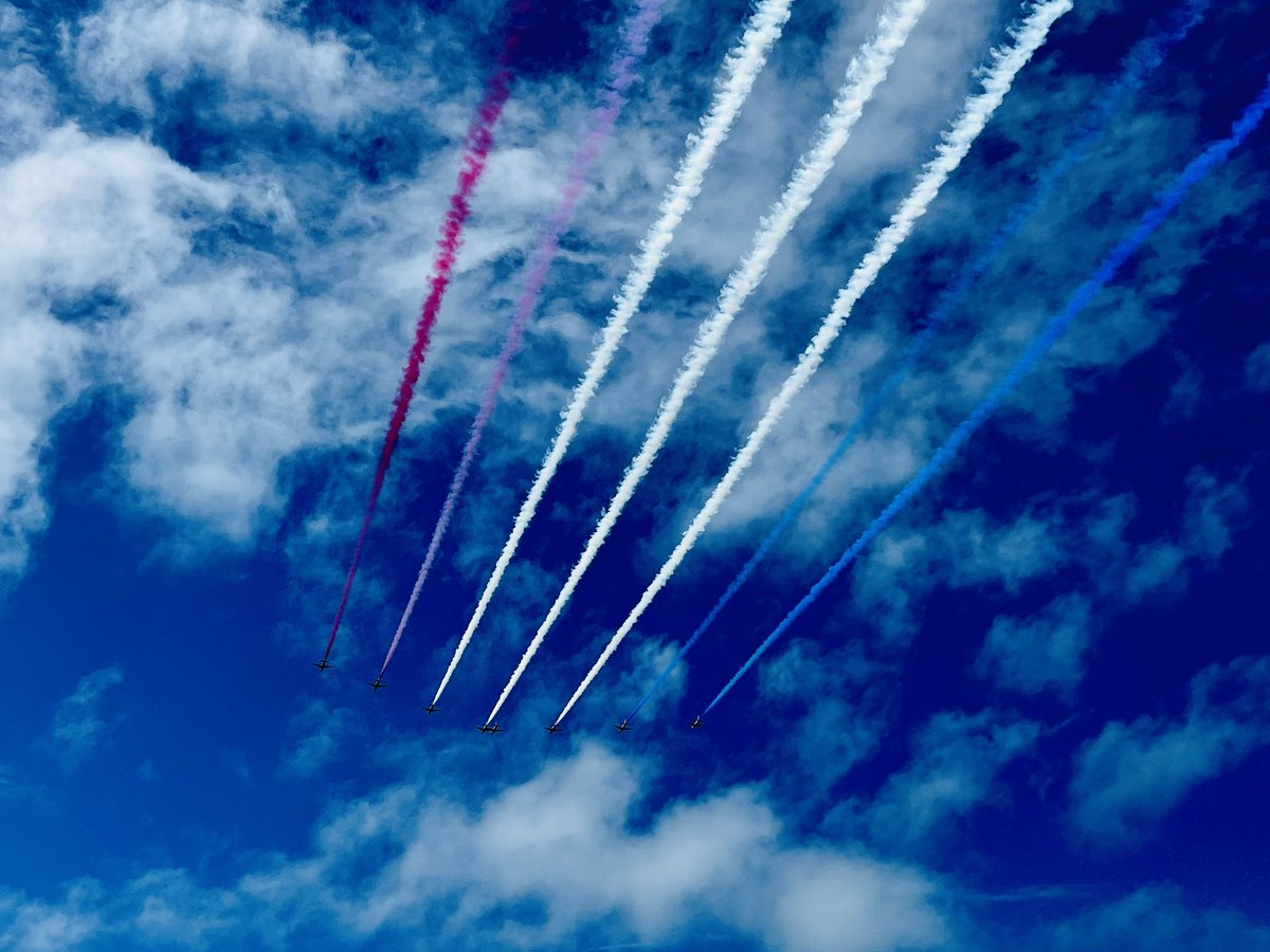 sdonne23's tweet photo. #redarrows but guess where they were 🤣 https://t.co/auMwl1EhQA