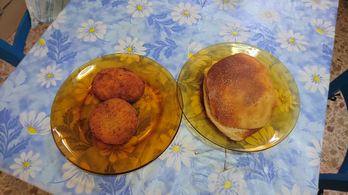 GuidoSailor65's tweet photo. @milhouse1975 @LuceDiamante3 Ma a mia chi me ni futti.
Sunnu buoni macari si cambi u nomu e ci mettiamo puri 'n panuzzu cu i #panelle
#arancina
#arancini
😋😋😋😋😋😋😋 https://t.co/iQM70gCnCj