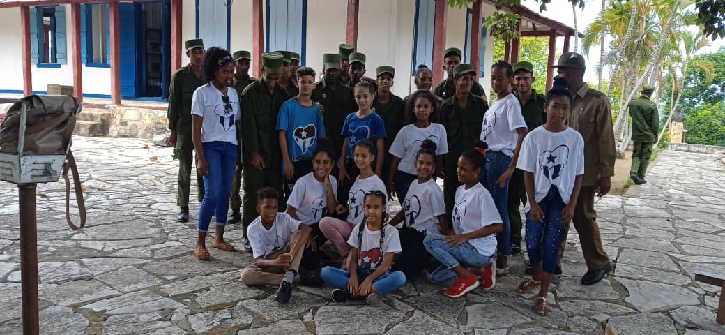 EjrcitoOrienta1's tweet photo. Nada ni nadie podrá detener jamás la fuerza telúrica de una Juventud en Revolución!!!
#DiaInternacionalDeLaJuventud 
#FidelPorSiempre https://t.co/bSBHu7Zv4a