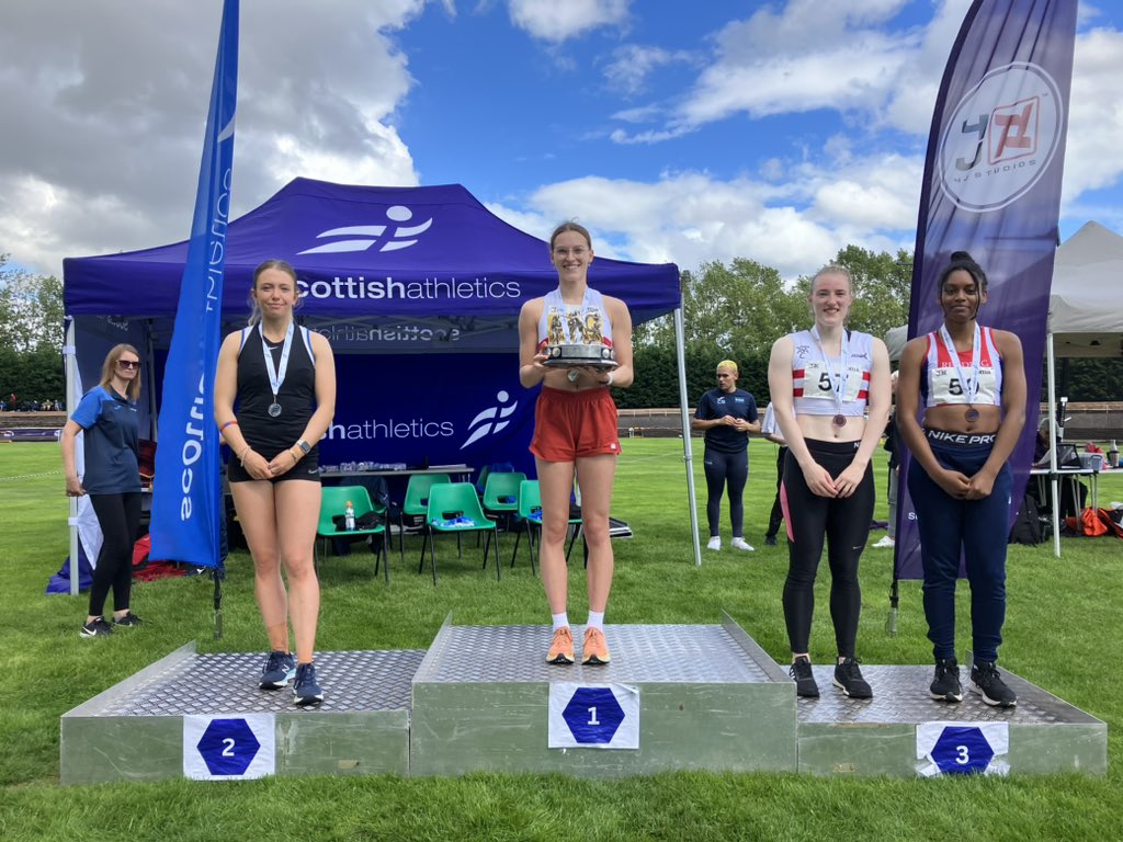 An unusual four on the podium for the #4Jathletics W100m! 🥇 Jane Davidson 🥈 Sarah Malone 🥉🥉because with we just couldn’t separate @becca7399 and @KayaSlater, so they tie for 3rd! @AberdeenAAC @EdinburghAC @ReadingAC