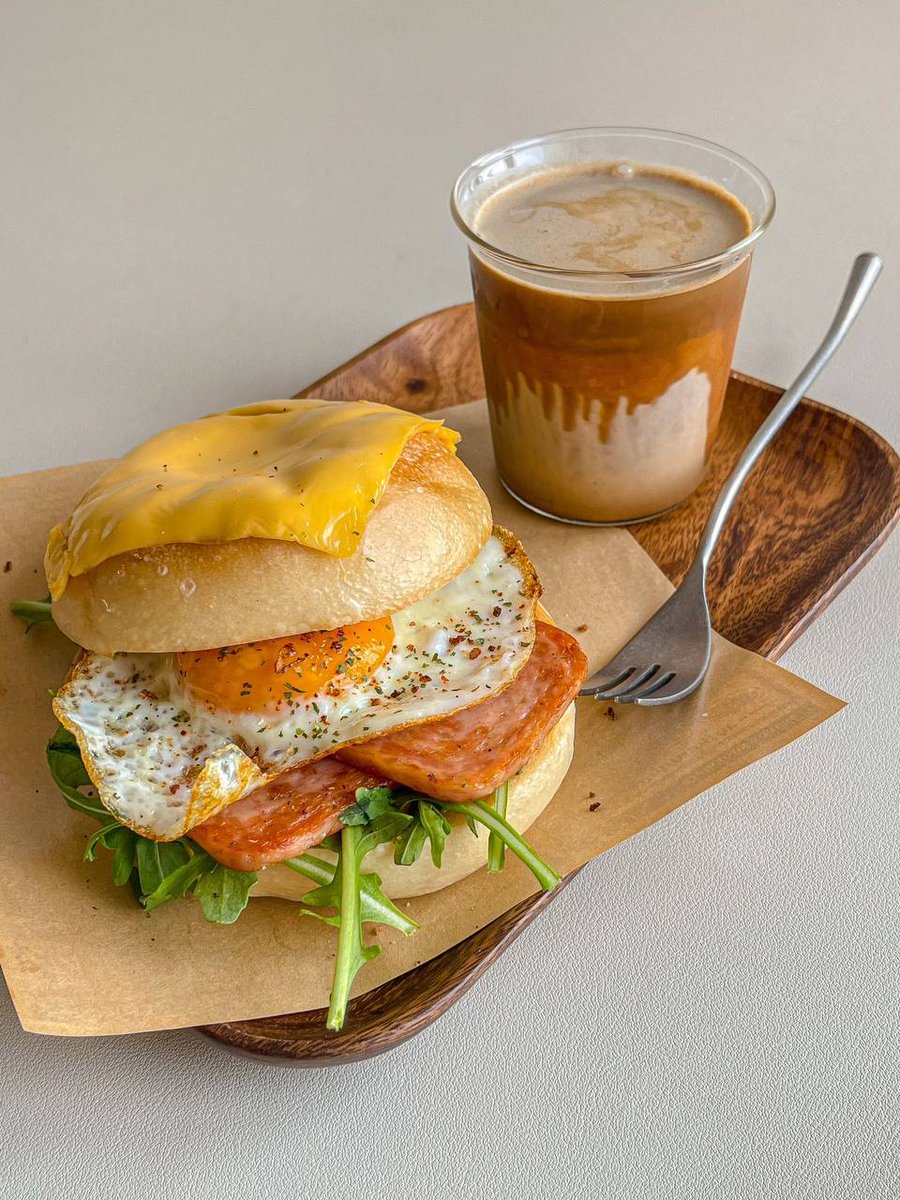 alerixel's tweet image. Your kindness must be sharp, not bottomless flattery. Good morning.😀😀😀