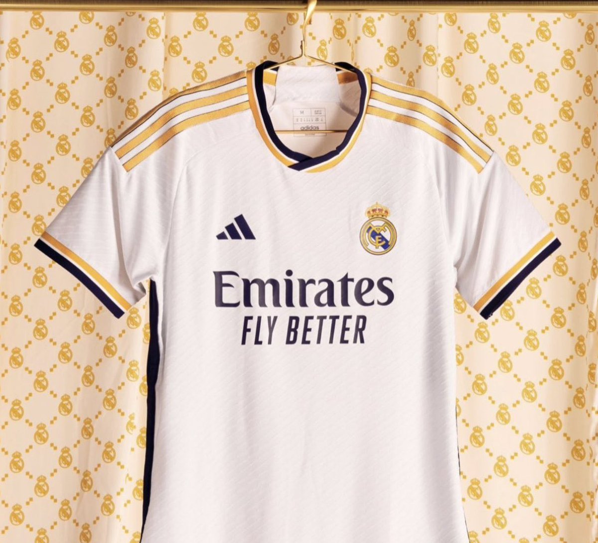 Madridismoreal's tweet photo. SORTEO EXPRESS 🎁

Sorteo de una camiseta con dorsal a elegir entre todos los que:

1- Adivinen el resultado del Athletic 🆚 Real Madrid.
2- Den RT a este tuit. 
3 - Sigan a @RosterSpain. 

TODOS A PARTICIPAR 🍀🍀 https://t.co/8AnkRkh0WZ