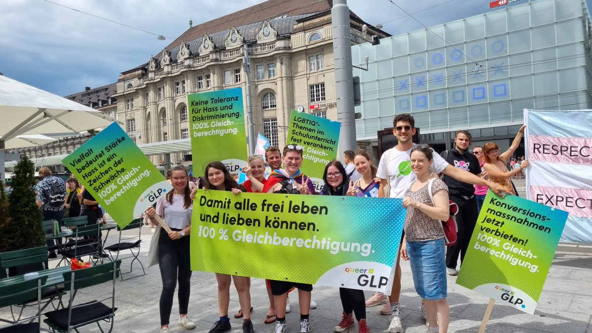 Andreas Bisig (@andibisig) on Twitter photo Die erste Pride in St.Gallen:
2000 Menschen fordern eine offene und tolerante Ostschweiz. 💜💙💚
<a href="/glp_sg/">GLP Kanton St.Gallen</a> <a href="/jglp_sg/">jglp St.Gallen</a> <a href="/queer_glp/">Netzwerk queer glp</a> <a href="/grunliberale/">Grünliberale Schweiz</a> Die erste Pride in St.Gallen:
2000 Menschen fordern eine offene und tolerante Ostschweiz. 💜💙💚
<a href="/glp_sg/">GLP Kanton St.Gallen</a> <a href="/jglp_sg/">jglp St.Gallen</a> <a href="/queer_glp/">Netzwerk queer glp</a> <a href="/grunliberale/">Grünliberale Schweiz</a>