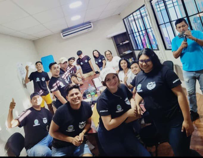 EducoSV's tweet photo. Hoy, en conmemoración de esta fecha especial, reafirmamos nuestro compromiso de seguir sumando iniciativas que escuchen y valoren sus perspectivas. ¡Sigamos construyendo juntos un futuro donde cada voz cuente! 💪🗣️ #DíaInternacionalDeLaJuventud #AgentesDeCambios https://t.co/t8CCX7XroZ