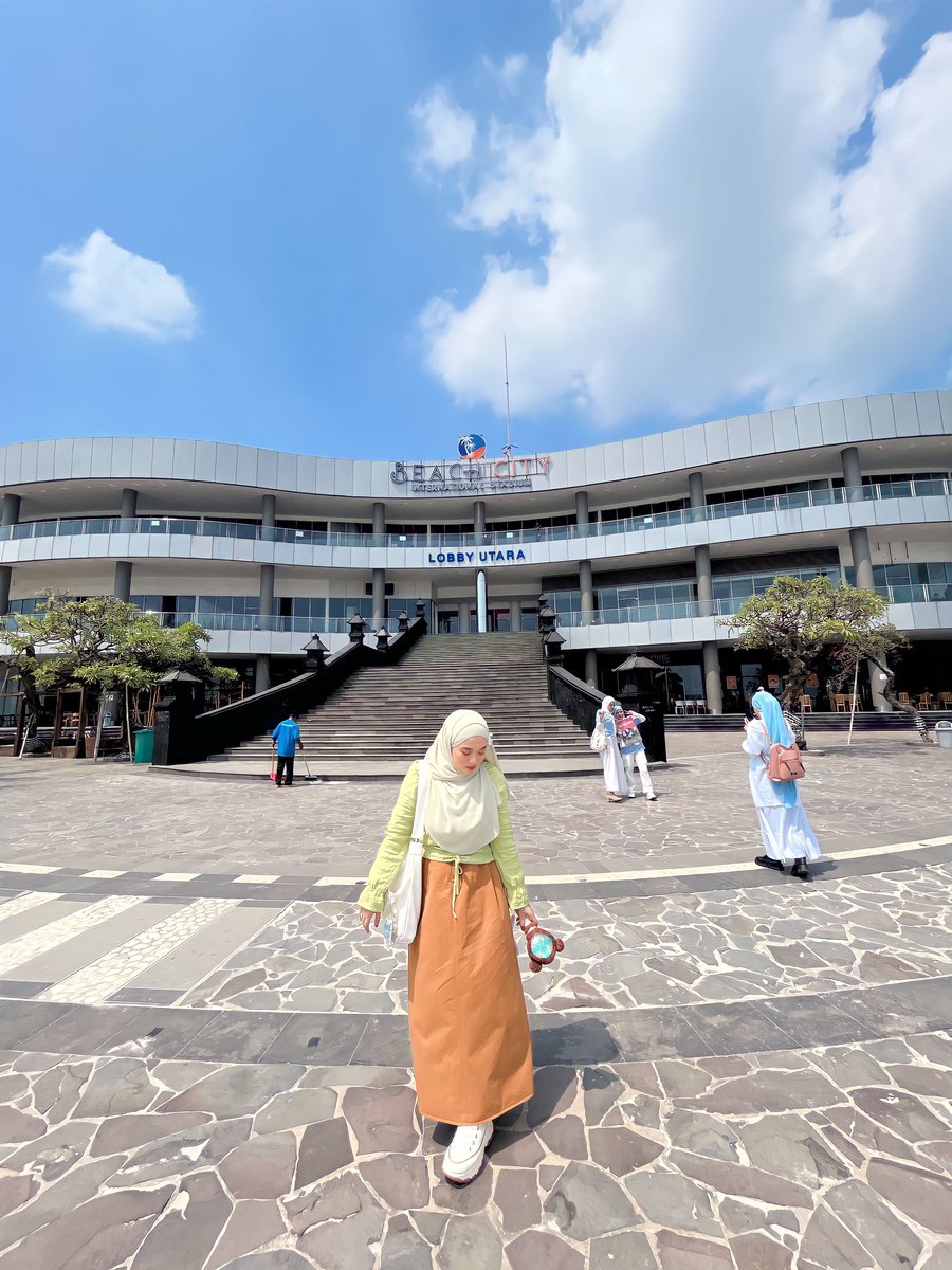 syhdmrrh's tweet photo. In my monochrome world, you shine like red and blue ❤️🩵 #txtasmtour #TXTinJakarta #TXT_ASM_JAKARTA https://t.co/Cr8gvNGZty