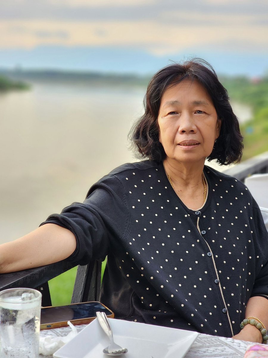 เพลง “ใครสักคน“ แต่งไว้เพื่อคุณแม่อันเป็นที่รัก แป้งกับพี่พราย ปฐมพร ช่วยกันแต่งคำร้องและทำนอง  
แป้งซาบซึ้งในความรักของแม่นะคะ   และขอขอบคุณที่มีแม่อยู่เคียงข้างตลอดมา  รักแม่ที่สุดค่ะ  🤍
#Pangpiano # ใครสักคน #คำตอบในใจ
 youtu.be/a9-u1CvZ7Z4 ส