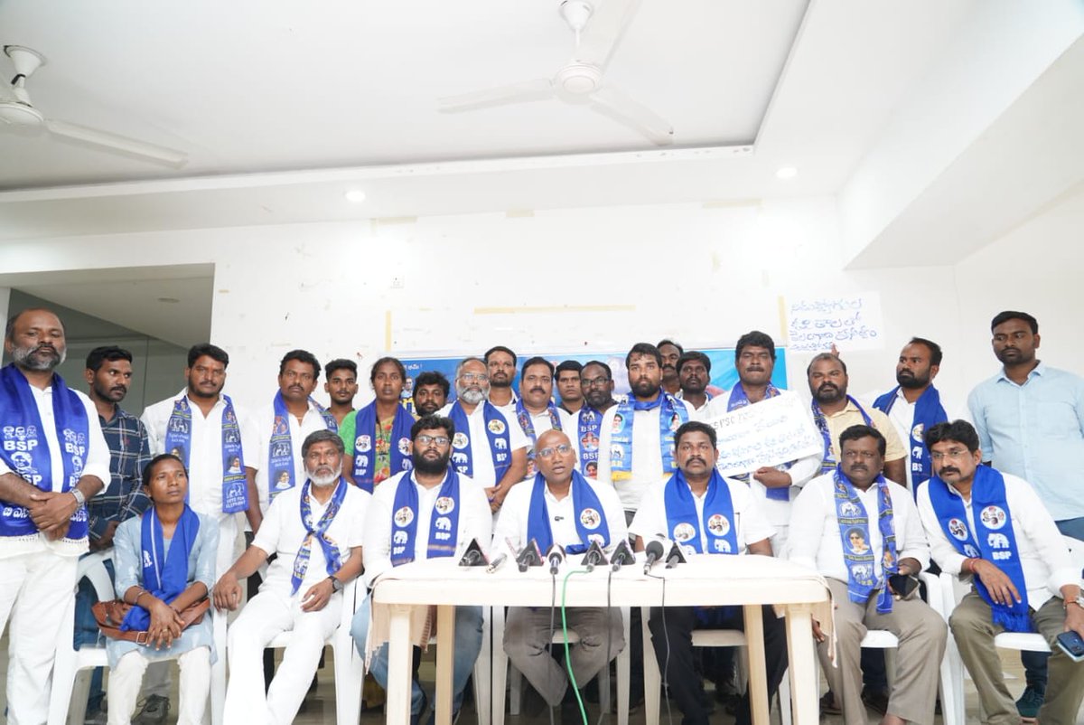 RSPFollower's tweet image. మీడియా ప్రకటన
తేదీ:12-08-2023
డా.ఆర్.ఎస్.ప్రవీణ్ కుమార్ నివాసం,హైదరాబాద్ 

👉 గ్రూప్-2 వాయిదా వేసే వరకు పోరాటం ఆగదు:బీఎస్పీ రాష్ట్ర అధ్యక్షుడు డా.ఆర్.ఎస్.ప్రవీణ్ కుమార్

👉 టీఎస్పీఎస్సీ చైర్మన్,బోర్డు సభ్యులపై నిరుద్యోగులకు నమ్మకం లేదు

👉 పేపర్ లీకేజీల కుంభకోణం వెనుక కల్వకుంట్ల…