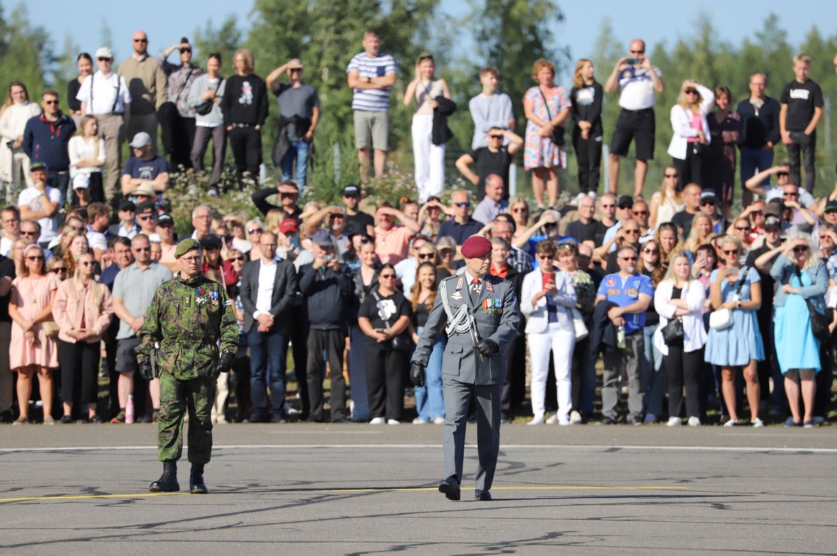 UtinJR's tweet photo. Utin jääkärirykmentin sotilasvala- ja vakuutustilaisuus järjestettiin tänään Utissa. Aurinkoinen juhlapäivä toi vieraaksemme runsaasti #Tukikomppania ja #Laskuvarjojääkärikomppania alokkaiden läheisiä.
#utjr #tukik #lsvjk #sotilasvala #alokkaastajääkäriksi #maavoimat https://t.co/Af7TsG5li8