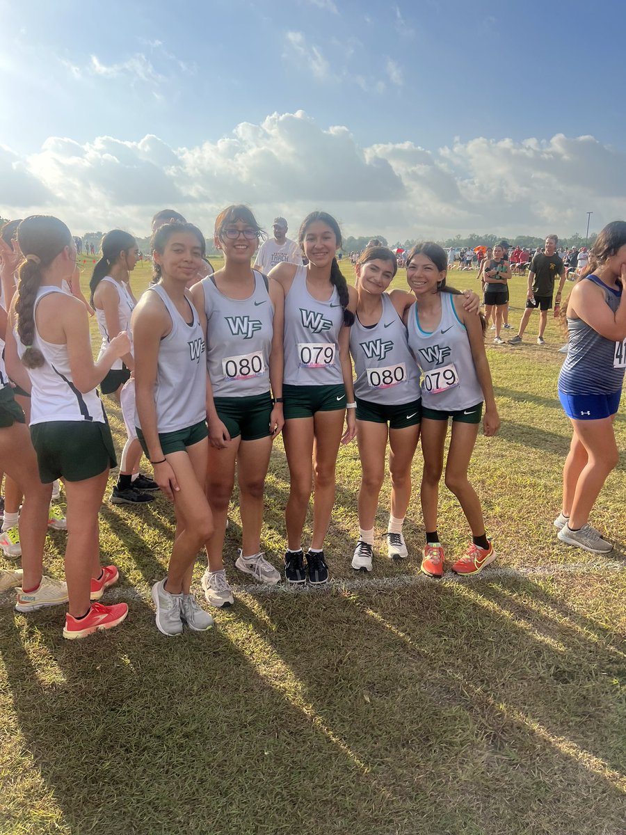 RunWFHS's tweet image. Congratulations to our boys &amp;amp; girls cross country teams on competing in the FIRST varsity XC meet in school history! Emma and Vivi also placed as a top-10 relay!! Amazing accomplishments by freshmen and sophomores! #RunGatorsRun #WINFROMWITHIN 🐊💚🐊🔥