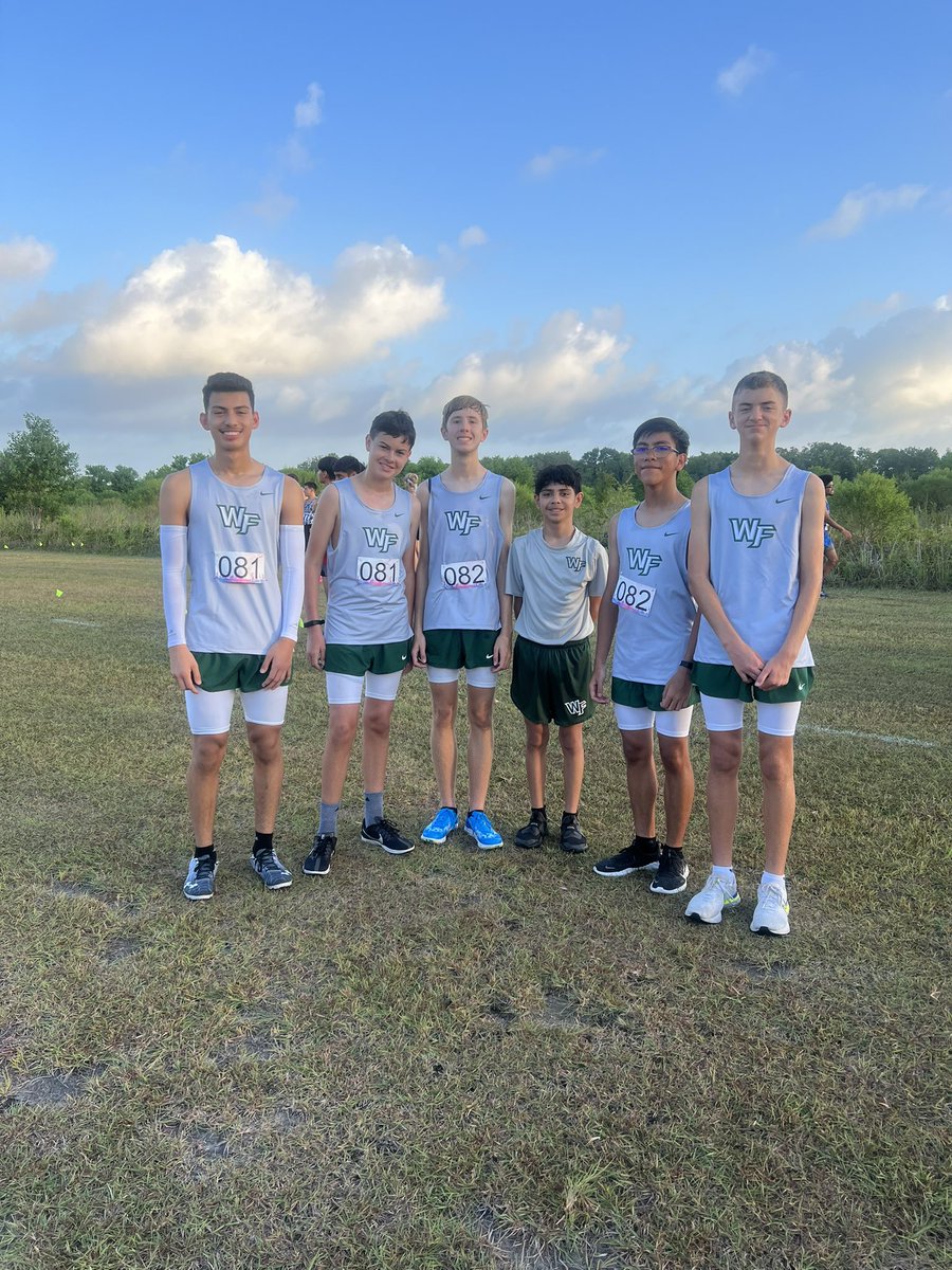 RunWFHS's tweet image. Congratulations to our boys &amp;amp; girls cross country teams on competing in the FIRST varsity XC meet in school history! Emma and Vivi also placed as a top-10 relay!! Amazing accomplishments by freshmen and sophomores! #RunGatorsRun #WINFROMWITHIN 🐊💚🐊🔥