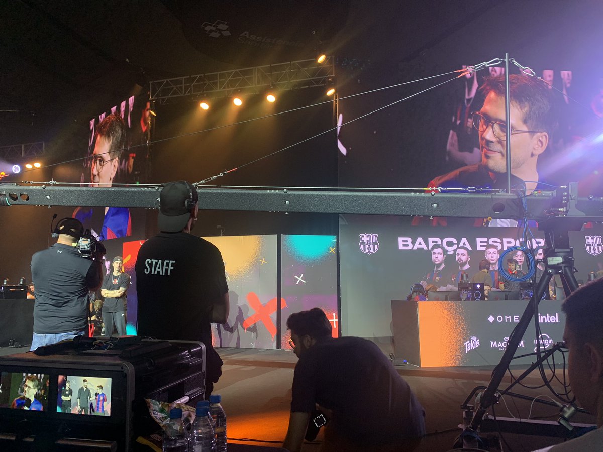 R_White2020's tweet photo. @LVPesLoL enserio? Hemos pagado entrada por esto? https://t.co/7hKdqmjY8Y