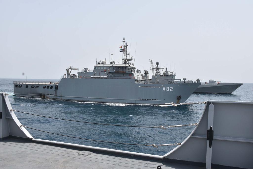 indiannavy's tweet image. #INSVisakhapatnam &amp;amp; #INSTrikand participated in MPX with UAE Naval Forces ships #Baynunah &amp;amp; #AlFutaisi.
Tactical Manoeuvres, Seamanship Evolutions &amp;amp; Communication Drills aimed at augmenting #interoperability &amp;amp; reaffirming #maritimesafety &amp;amp; security. 

pib.gov.in/PressReleasePa…