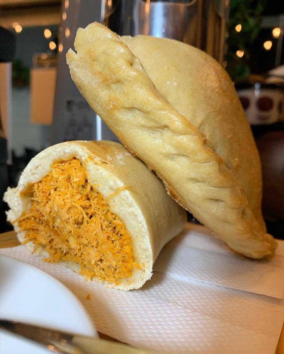 DeleitesPzo's tweet photo. Aquí se viene a Deleitar y a disfrutar sabores únicos que siempre te hacen feliz 

🥟Los pasteles horneados son la sensación 

☕️🥤🧋Tú decides con que los quieres acompañar, todo te va a encantar https://t.co/v8Uee2v8xf