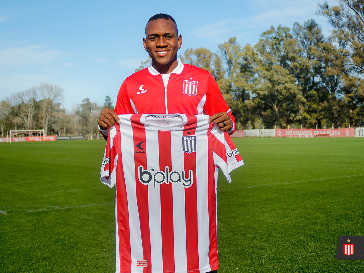 EdelpOficial's tweet photo. ⚽✍️ ¡Nuestro primer refuerzo ya se encuentra en City Bell! Alexis Castillo Manyoma 🇨🇴 firmó su contrato con el club hasta junio de 2027. Adquirimos el 50% de los derechos económicos de su ficha.

¡Bienvenido Manyo a la Familia Pincha! 🇦🇹🦁 https://t.co/28rxBcJIQ1