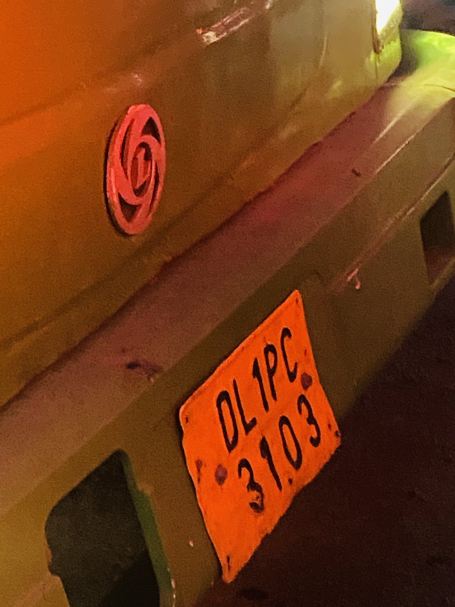 LocksPubg's tweet photo. Ye delhi ki dtc bus hai  isska driver bhot galat drive kar raha tha log isse marte marte bache @DelhiTransport @dtptraffic https://t.co/uJPFH6UXn3