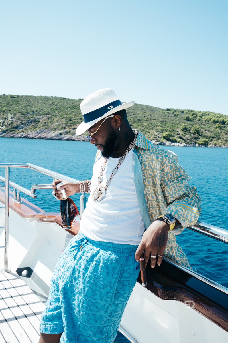 davido's tweet photo. Yacht life!!
Unavailable all summer! https://t.co/zGwiJRA250