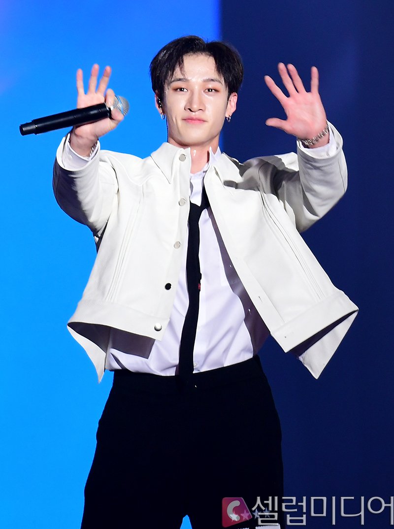 BangChanGlobal's tweet photo. 🌐 NAVER – Bang Chan from 2023 K Global Heart Awards [23.08.11] 🏆

“ Stray Kids' Bang Chan 'Raise your hands to say hello to Stay' ”

1. https://t.co/Z1XLNN01XU
2. https://t.co/gRQ5F05EzQ

🥳 3rd reaction
💫 Recommend

📍 Share with ht's:
#BangChan #방찬 #CB97 @Stray_Kids https://t.co/GYEmZCMCFt