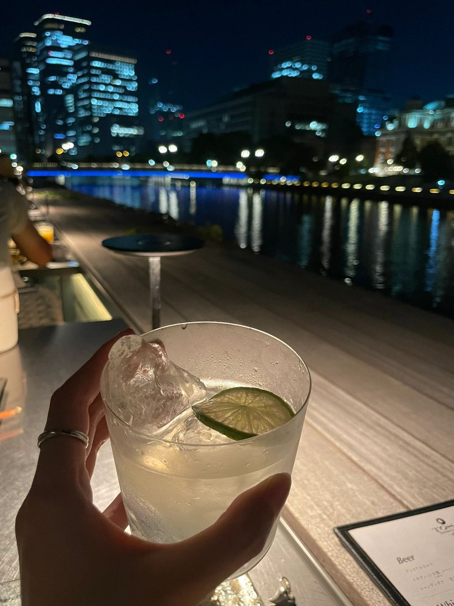 北浜は夜景がきれいです。
生きることが楽だったわけではなく、自分が強くなっただけです。😜😜