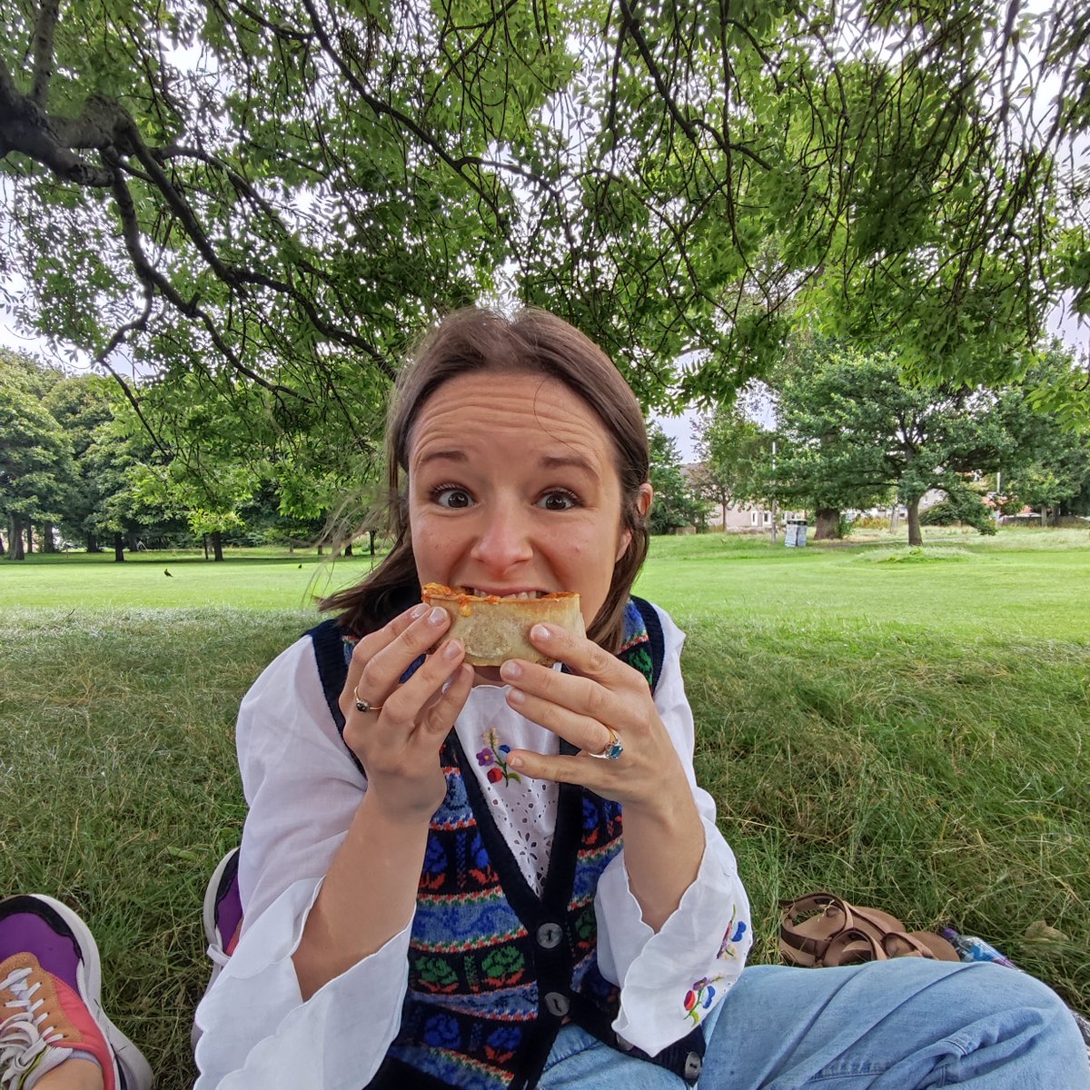 claudine_levy's tweet photo. @rebeccamjohnson @NylaNylaNyla @edbookfest I just proposed to my partner with this godly tip 💕 https://t.co/cfi9ALglqo