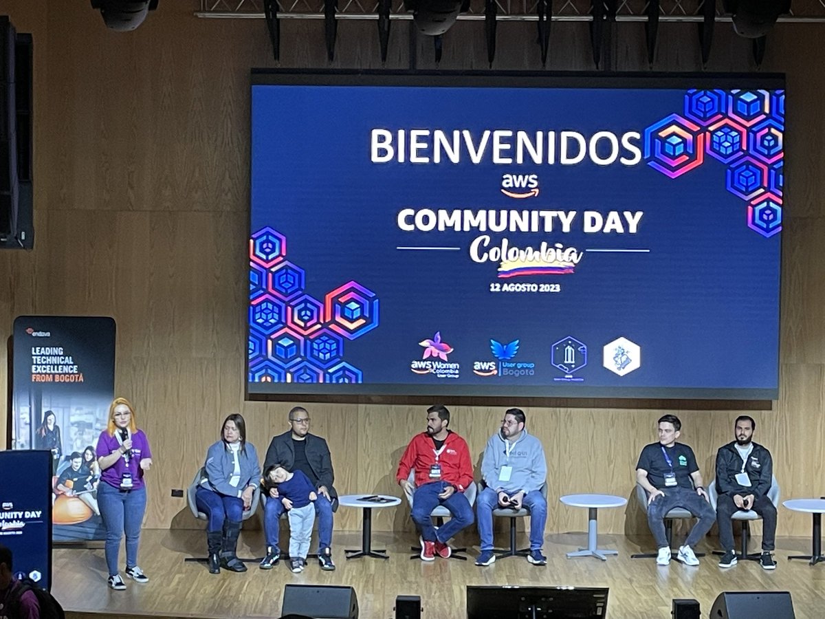 luiscobo's tweet image. En el #AWSCommunityDay en la @UniversidadEan , día de integración y aprendizaje