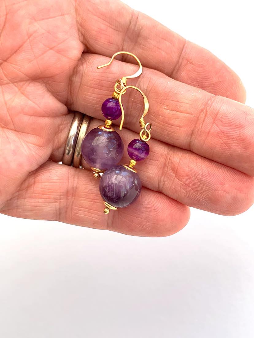 These gemstone costume jewellery earrings are designed to enhance the natural enchanting mystique and semi translucent purple qualities of the stone.

Etsy: etsy.com/uk/listing/149… 

#MadeinWales #handmadeearrings #gemstoneearrings #PurpleEarrings #amethystearrings #agateearrings