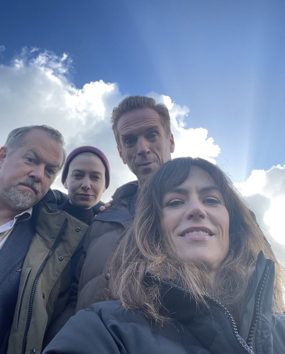 It's a Billions-y weekend! More behind the scenes photos of Damian Lewis, Paul Giamatti, Kelly AuCoin, Maggie Siff, David Costabile and more here: damian-lewis.com/new-gallery/fi… #DamianLewis #BobbyAxelrod #Billions $Bill #BillionsSeason7 #BillionsS7