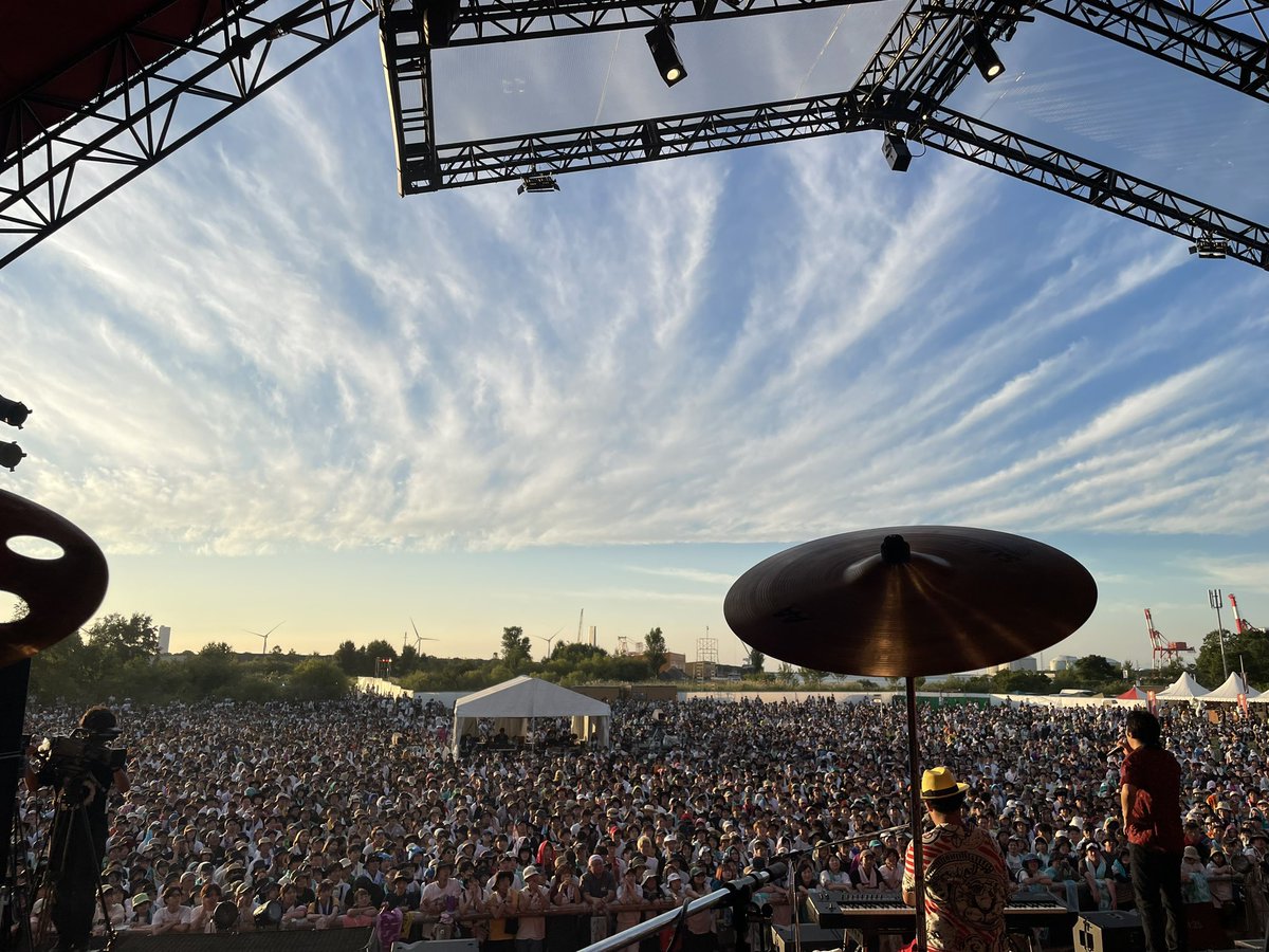 chanmatsu83's tweet photo. 初のRISING SUN ROCK FESTIVAL 2023 in EZO‼️

今日は長めのステージでしたが、ものすごい人が集まってくれて、ものすごい盛り上がりで、ものすごい楽しかったです‼️😆

#スキマスイッチ #RSR23 https://t.co/LJn3aFQn2P