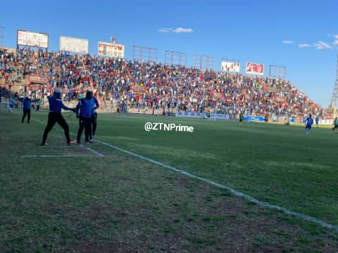 ZTNPrime's tweet photo. Goal Alert | #ChibukuSuperCup🏆

Second Half substitute Emmanuel Paga gives @OfficialDynamos  the lead vs #SimbaBhora.

Watch the remainder of this encounter on #ZTNPrime, #DStv294.

#GetThePicture #ZTNSport https://t.co/ot0EuQdPiv